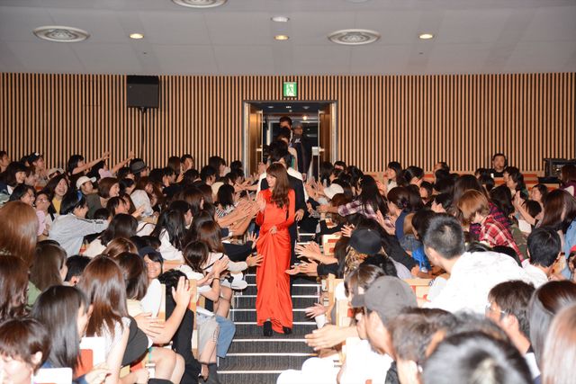 山崎賢人＆坂口健太郎が桐谷美玲をエスコート！『ヒロイン失格』ジャパンプレミアフォトギャラリー（2枚目）