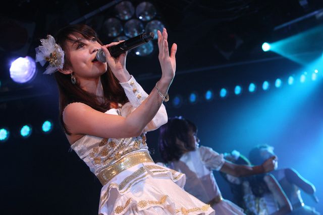 ガガもビデオで登場！「AKB48劇場8周年特別記念公演」フォトギャラリー（2枚目）