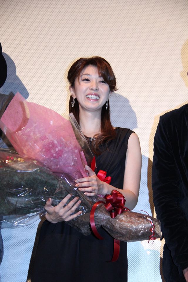 矢部美穂、ミニスカ&セクシー網タイツでファンを悩殺！　画像ギャラリー（2枚目）