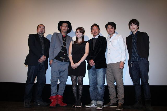 矢部美穂、ミニスカ&セクシー網タイツでファンを悩殺！　画像ギャラリー（7枚目）