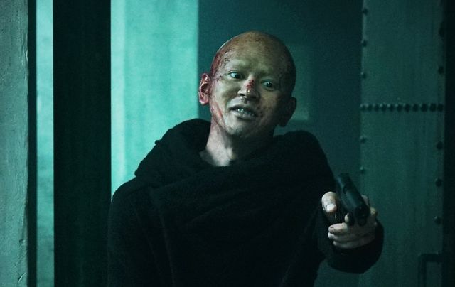これが妻夫木聡演じるカエル男…！映画『ミュージアム』フォトギャラリー｜シネマトゥデイ