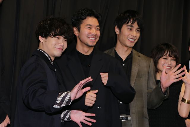 超仲良し！太賀、中村蒼、矢本悠馬がノリノリで写真撮影！（4枚目）
