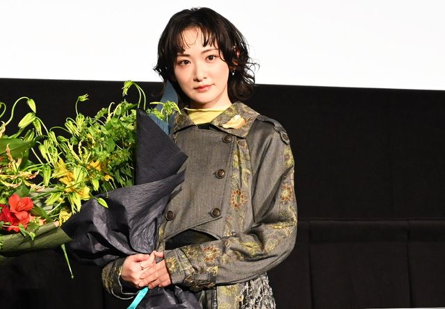 中世的なイメージを意識したという衣装で登壇した生駒里奈