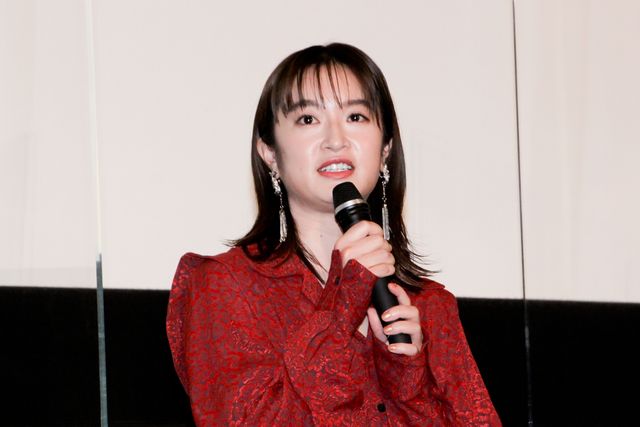 のん、個性的な装いで登場！門脇麦らと『天間荘の三姉妹』公開記念舞台挨拶（6枚目）