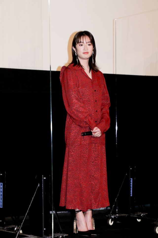 のん、個性的な装いで登場！門脇麦らと『天間荘の三姉妹』公開記念舞台挨拶（9枚目）