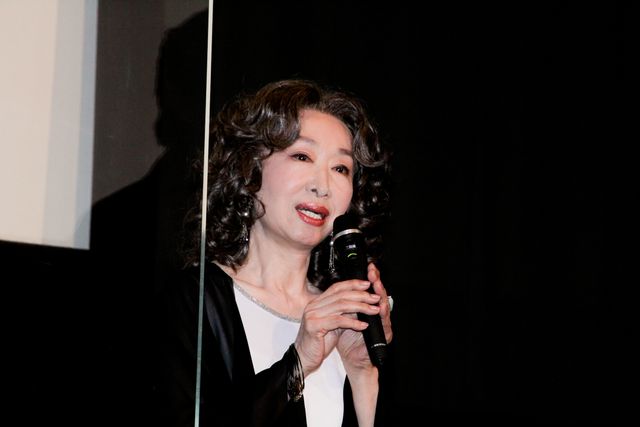 のん、個性的な装いで登場！門脇麦らと『天間荘の三姉妹』公開記念舞台挨拶（10枚目）