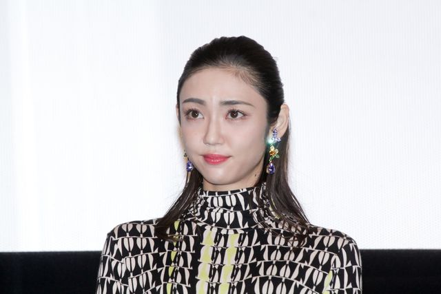 のん、個性的な装いで登場！門脇麦らと『天間荘の三姉妹』公開記念舞台挨拶（14枚目）