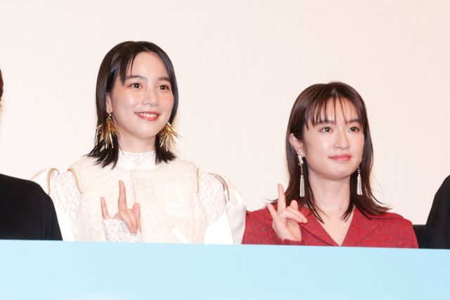 のん、個性的な装いで登場！門脇麦らと『天間荘の三姉妹』公開記念舞台挨拶（17枚目）