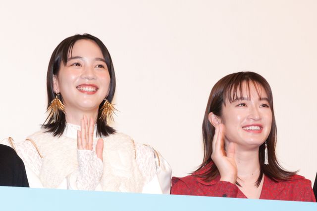 のん、個性的な装いで登場！門脇麦らと『天間荘の三姉妹』公開記念舞台挨拶（18枚目）