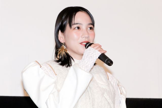 のん、個性的な装いで登場！門脇麦らと『天間荘の三姉妹』公開記念舞台挨拶（24枚目）