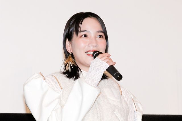 のん、個性的な装いで登場！門脇麦らと『天間荘の三姉妹』公開記念舞台挨拶（25枚目）