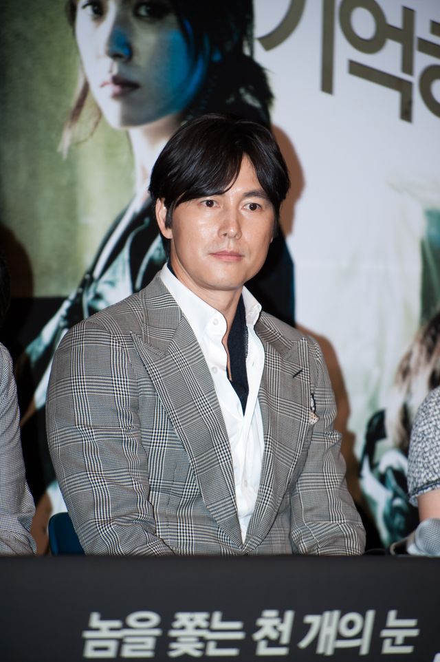 『監視者たち』チョン・ウソン、17人対1人のアクションシーンで苦労＜韓国JPICTURES＞（4枚目）