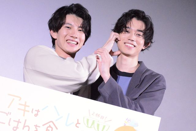 高橋健介＆赤澤遼太郎の仲良しショット！『アキはハルとごはんを食べたい 2杯目！』公開記念舞台あいさつ：フォトギャラリー
