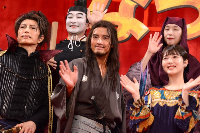 壮観！浜辺美波、赤楚衛二ら1,600人の前に役衣装でズラリ『もしも徳川家康が総理大臣になったら』完成披露（31枚目）