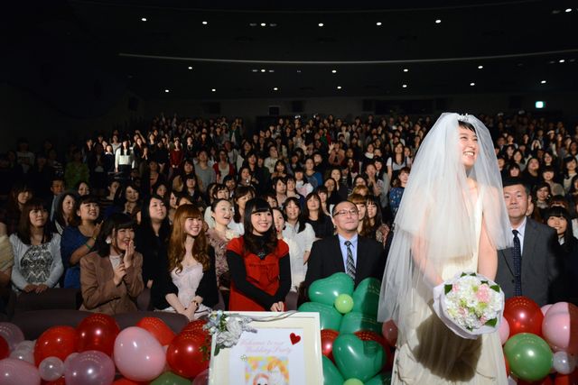 武井咲のウエディングドレス姿！フォトギャラリー（3枚目）