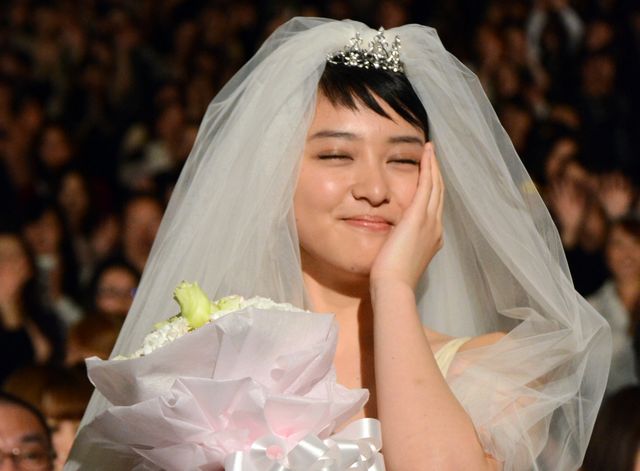 武井咲のウエディングドレス姿！フォトギャラリー（8枚目）