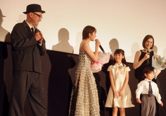 北川景子・森田望智・佐久間大介（Snow Man）・渋谷龍太（SUPER BEAVER）子役とわちゃわちゃ！『ナイトフラワー』前夜祭イベントの様子（14枚目）