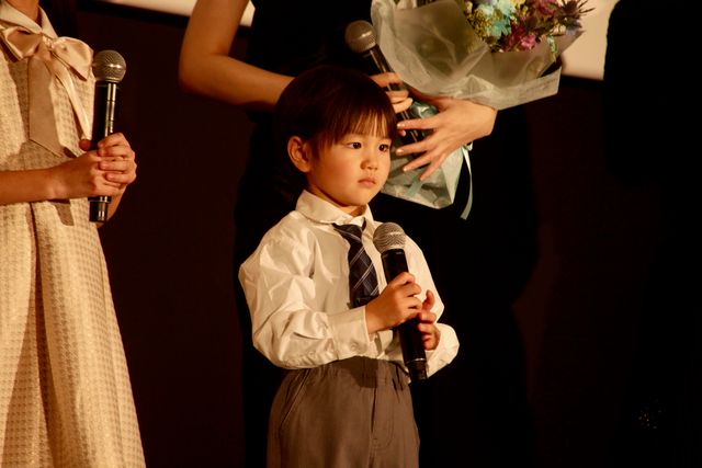 北川景子・森田望智・佐久間大介（Snow Man）・渋谷龍太（SUPER BEAVER）子役とわちゃわちゃ！『ナイトフラワー』前夜祭イベントの様子（15枚目）