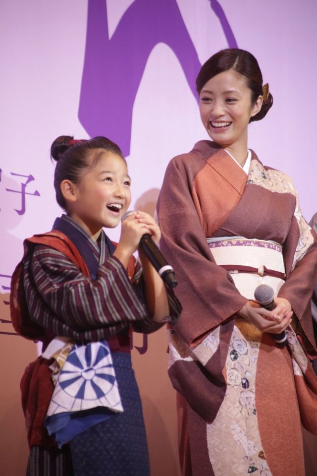 新旧おしんの共演！映画『おしん』完成披露舞台あいさつ写真ギャラリー：フォトギャラリー