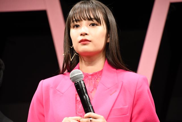 広瀬すず＆吉沢亮、ポーズ決める！映画『一度死んでみた』完成披露ミサ（4枚目）