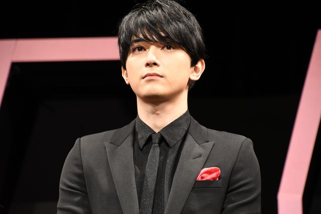 広瀬すず＆吉沢亮、ポーズ決める！映画『一度死んでみた』完成披露ミサ（6枚目）