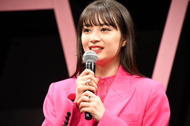 広瀬すず＆吉沢亮、ポーズ決める！映画『一度死んでみた』完成披露ミサ（7枚目）