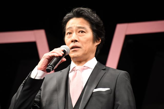 広瀬すず＆吉沢亮、ポーズ決める！映画『一度死んでみた』完成披露ミサ（9枚目）