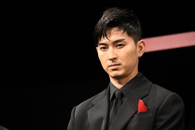 広瀬すず＆吉沢亮、ポーズ決める！映画『一度死んでみた』完成披露ミサ（13枚目）