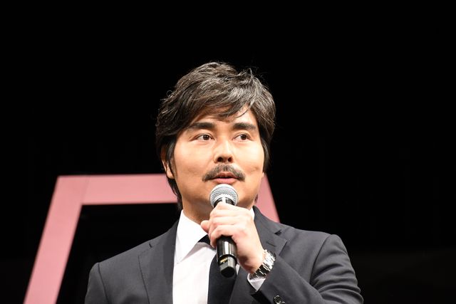 広瀬すず＆吉沢亮、ポーズ決める！映画『一度死んでみた』完成披露ミサ（15枚目）