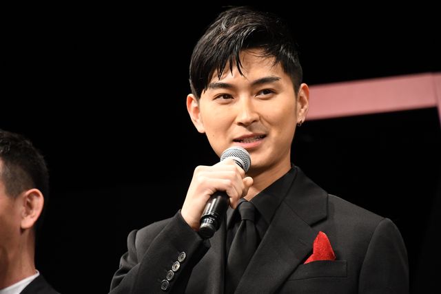 広瀬すず＆吉沢亮、ポーズ決める！映画『一度死んでみた』完成披露ミサ（22枚目）