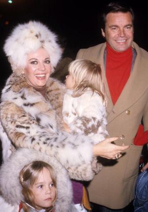 生前のナタリー・ウッドさんと夫のロバート・ワグナーと子どもたち-1976年に撮影