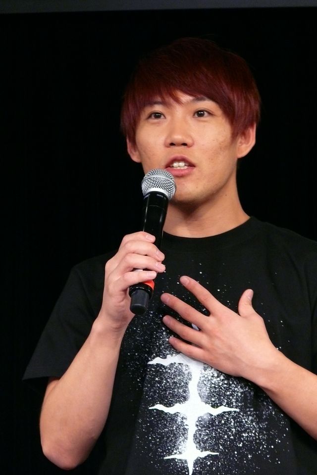 ここをこうして……高須院長の手がジャンポケ斉藤に！フォトギャラリー（4枚目）