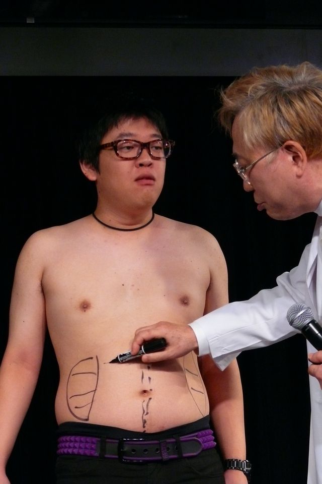 ここをこうして……高須院長の手がジャンポケ斉藤に！フォトギャラリー（8枚目）