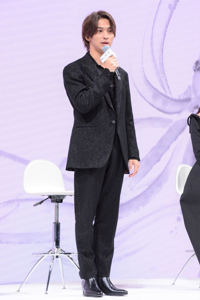 横浜流星、清原果耶ら黒コーデで登壇！『線は、僕を描く』完成報告会（2枚目）