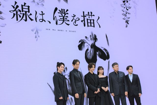 横浜流星、清原果耶ら黒コーデで登壇！『線は、僕を描く』完成報告会（7枚目）