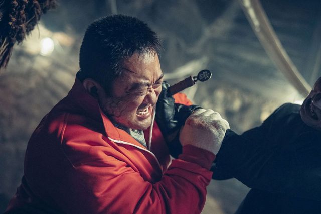 ナイフを刺した相手が心配になる？　『悪魔祓い株式会社』のマ・ドンソク