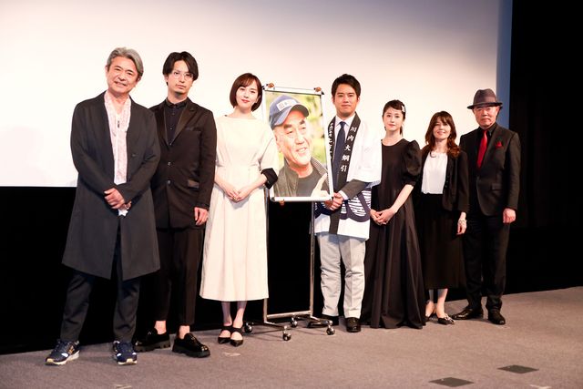 三浦貴大、比嘉愛未ら登壇『大綱引の恋』佐々部清監督一周忌追悼上映会舞台あいさつ：フォトギャラリー