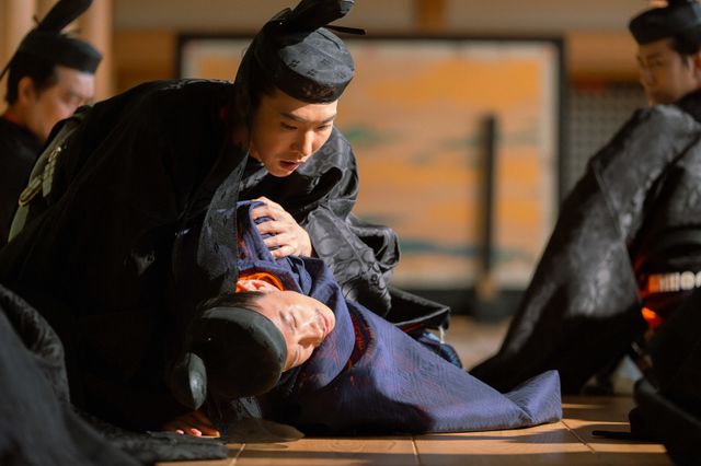 道兼＆道長兄弟、涙の名シーン　「光る君へ」第18回場面写真（14枚目）