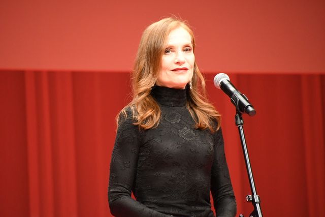 イザベル・ユペール「映画も私たちを必要としている」第34回東京国際映画祭オープニングセレモニー（29枚目）