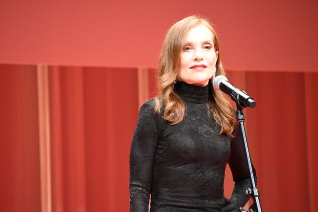 イザベル・ユペール「映画も私たちを必要としている」第34回東京国際映画祭オープニングセレモニー（35枚目）