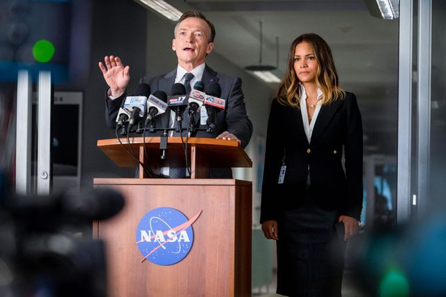 地球が…『ムーンフォール』場面写真（12枚目）