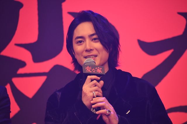 大量の“雨男”出現、本編上映もナシ！間宮祥太朗＆佐藤二朗ら登壇『変な家』変な報告会（4枚目）