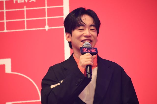 大量の“雨男”出現、本編上映もナシ！間宮祥太朗＆佐藤二朗ら登壇『変な家』変な報告会（11枚目）