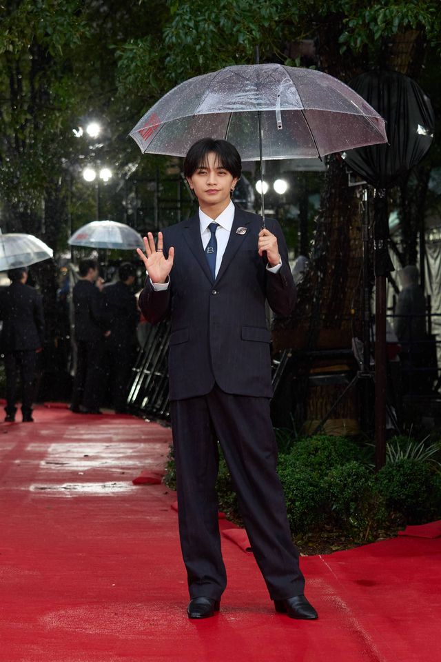 中島健人、雨の中でもオーラ輝く！TIFFレッドカーペットに初登場（3枚目）