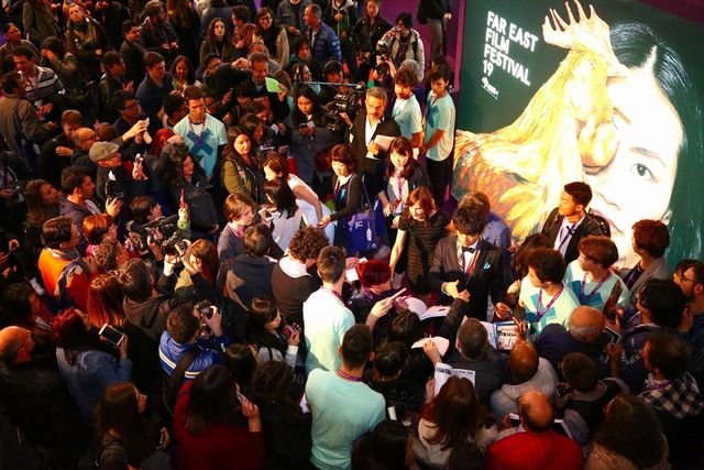 上戸彩＆斎藤工に押し寄せる人たち…！映画『昼顔』ワールドプレミア上映 in イタリア！：フォトギャラリー