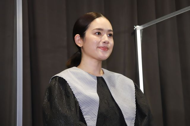 松井玲奈&筧美和子が抱擁シーンを振り返る！『幕が下りたら会いましょう』完成披露上映会（8枚目）