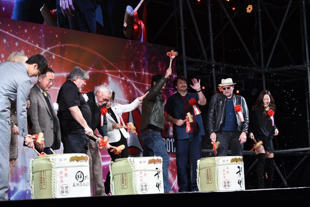 カール・アーバンの勢いが…竹内涼真らと鏡開き！「東京コミコン2017」オープニングセレモニー（25枚目）