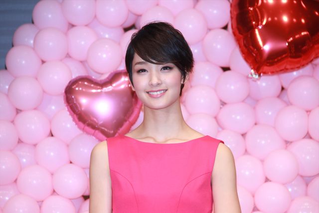 剛力彩芽と山崎賢人のまわりにハートがいっぱい！映画『L・DK』ブルーレイ＆DVD発売記念イベント写真ギャラリー（3枚目）