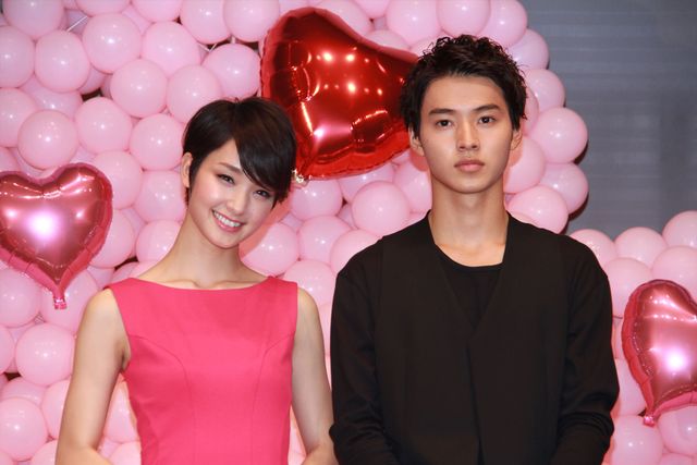 剛力彩芽と山崎賢人のまわりにハートがいっぱい！映画『L・DK』ブルーレイ＆DVD発売記念イベント写真ギャラリー（14枚目）