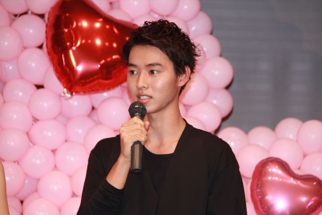 剛力彩芽と山崎賢人のまわりにハートがいっぱい！映画『L・DK』ブルーレイ＆DVD発売記念イベント写真ギャラリー（20枚目）